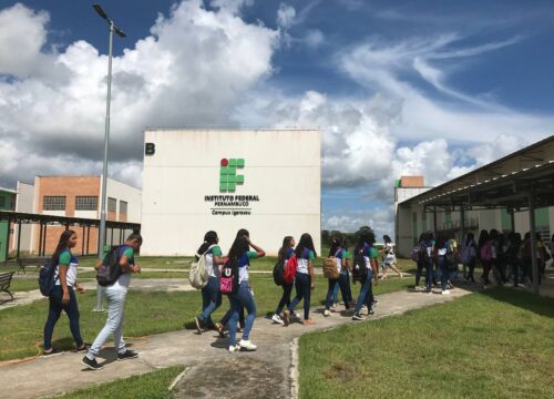 “Me vejo estudando aqui”: Cendhec leva meninas de Igarassu para conhecer campus do IFPE